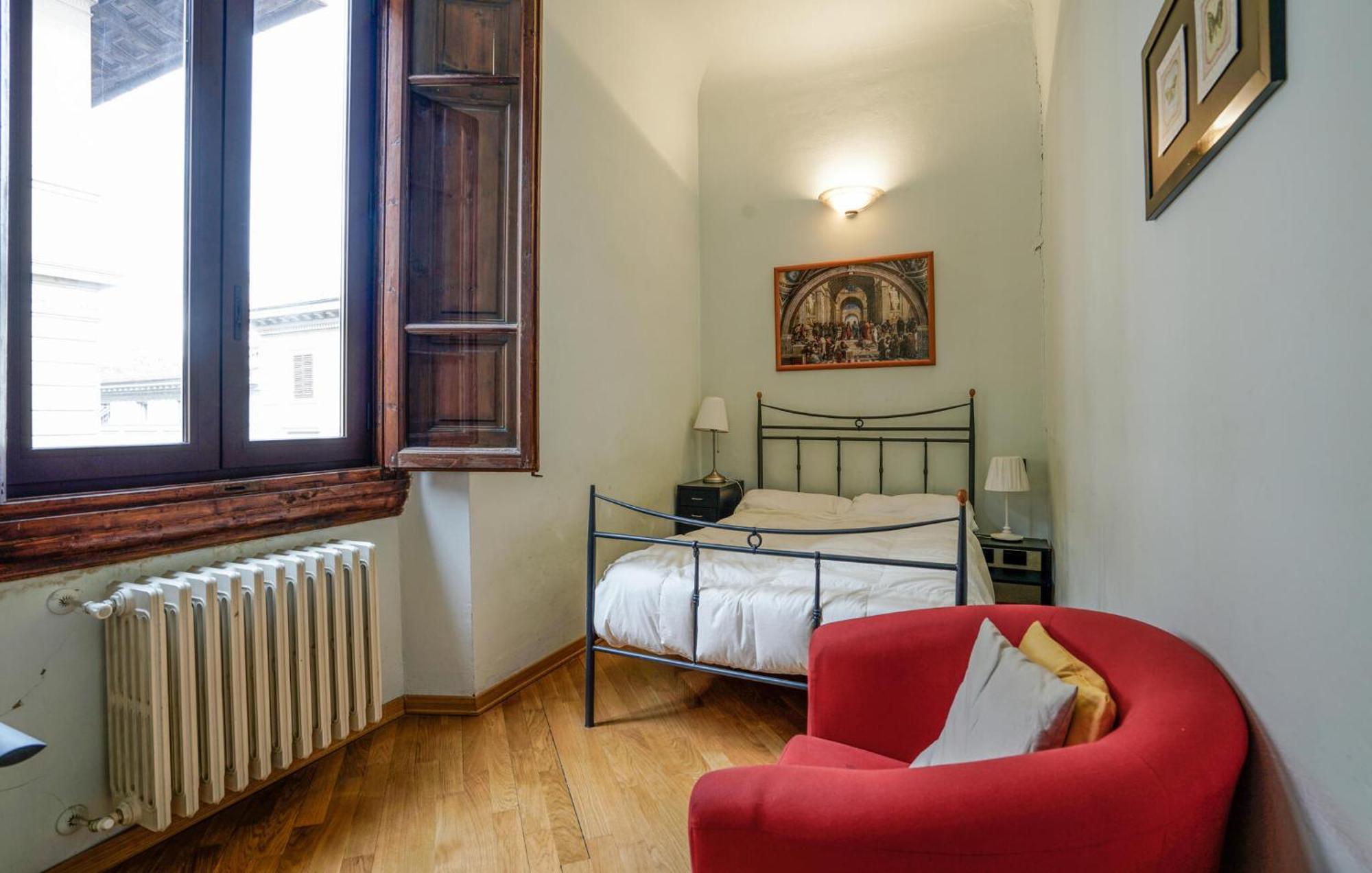 2 Bedroom Cozy In Appartement